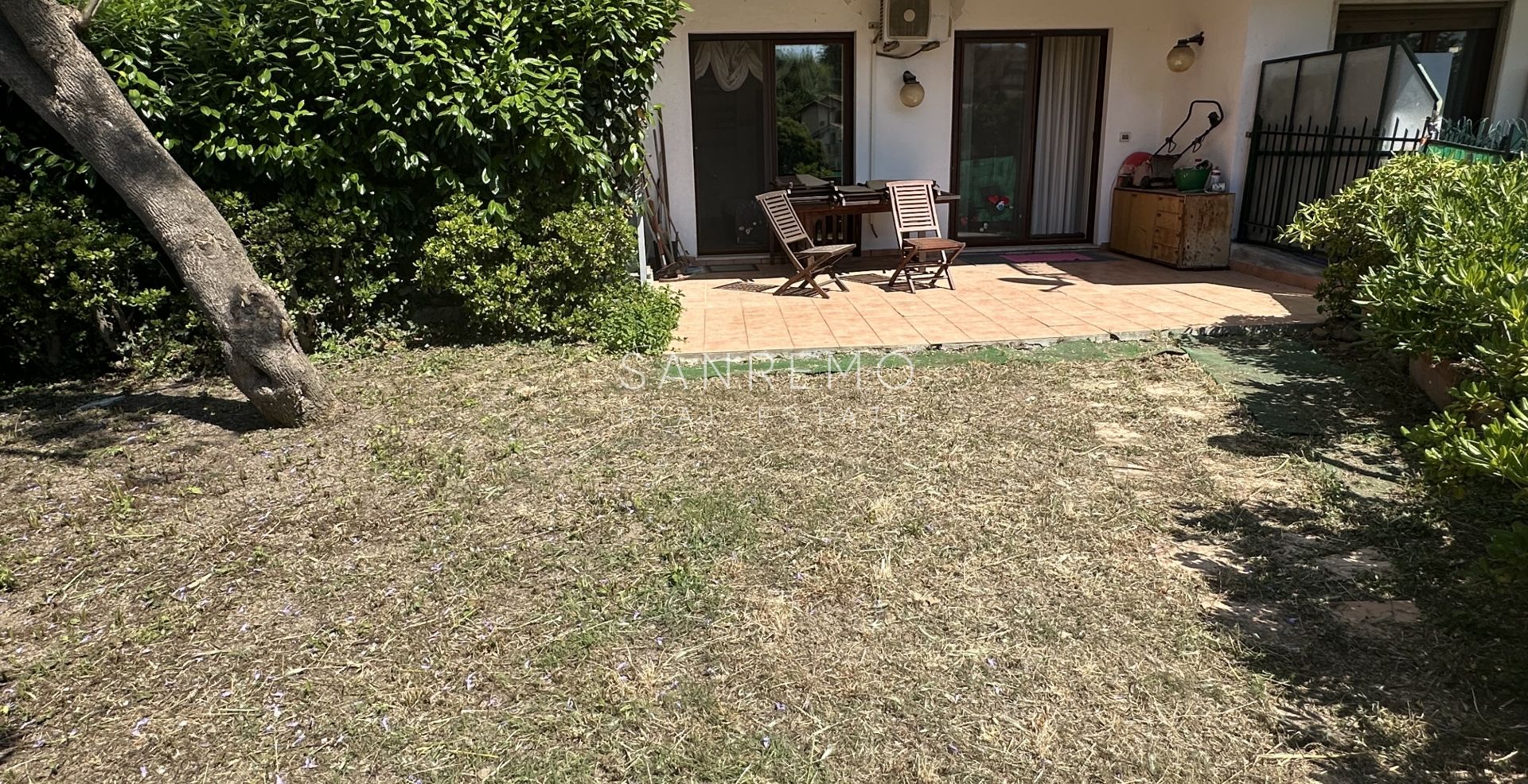 Appartamento di 180 mq. disposto su 2 livelli con grande giardino e piacevole vista sul verde