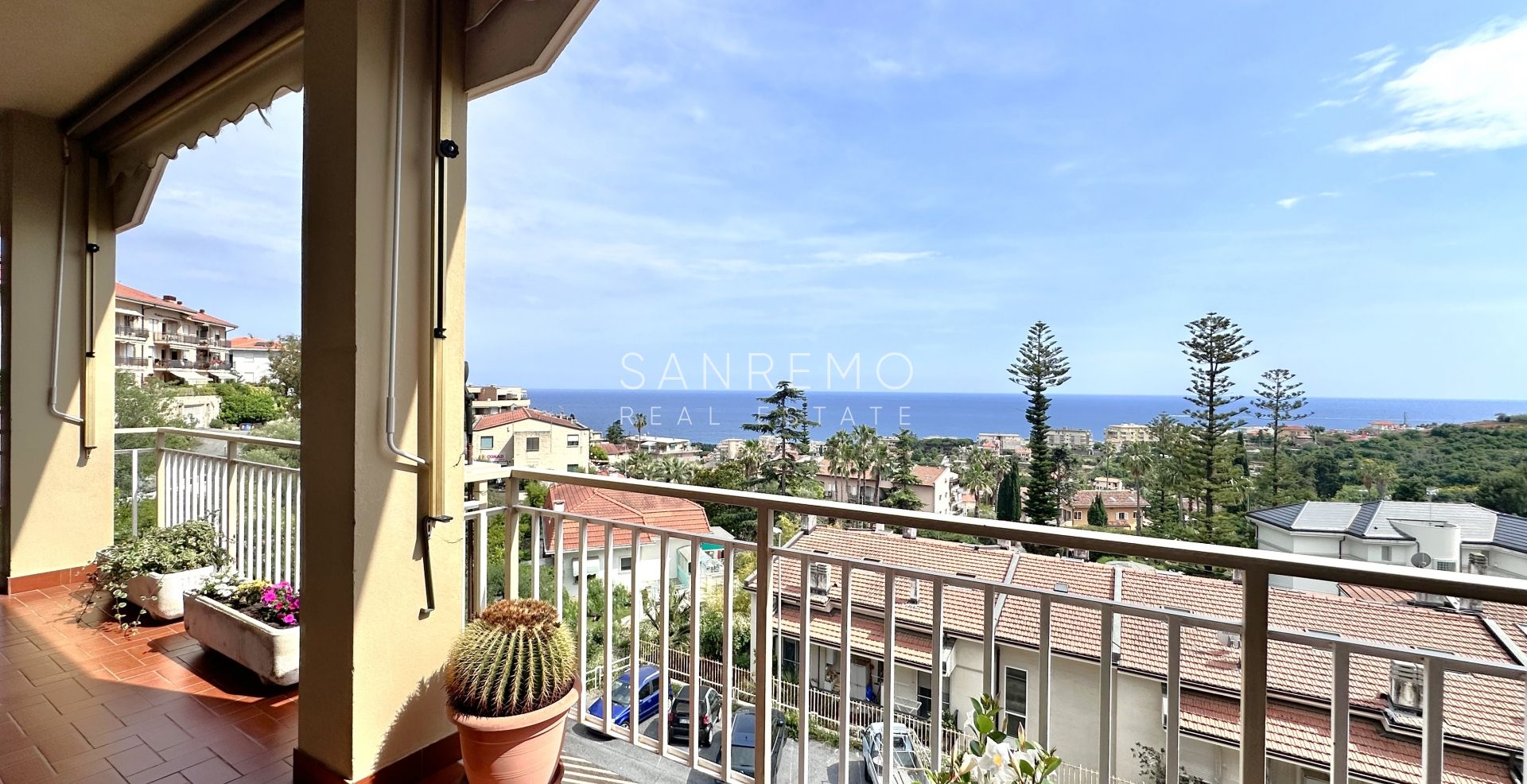 Zona Solaro, appartamento ultimo piano con grande terrazza e vista mare