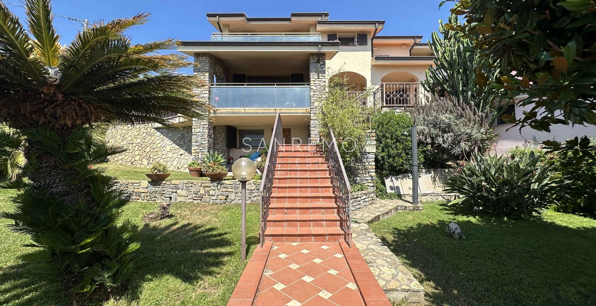 Bellissima villa con vista mozzafiato sul mare e sul porto della città