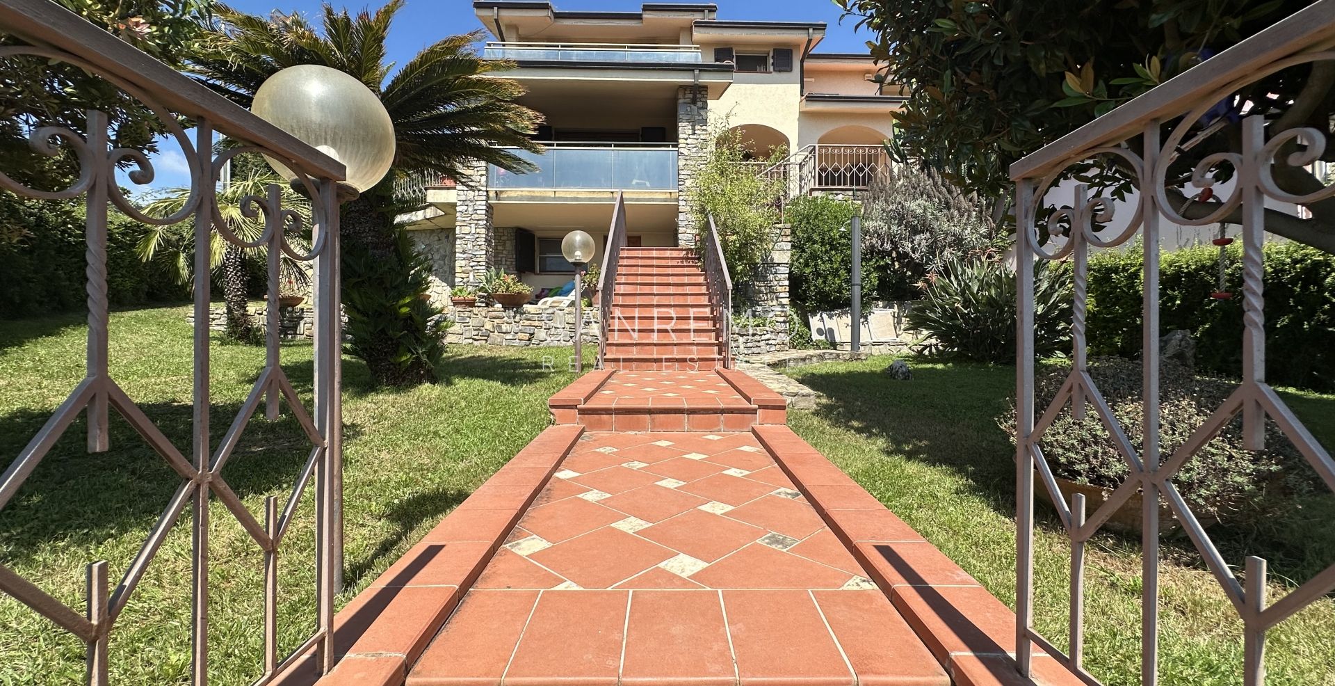 Bellissima villa con vista mozzafiato sul mare e sul porto della città