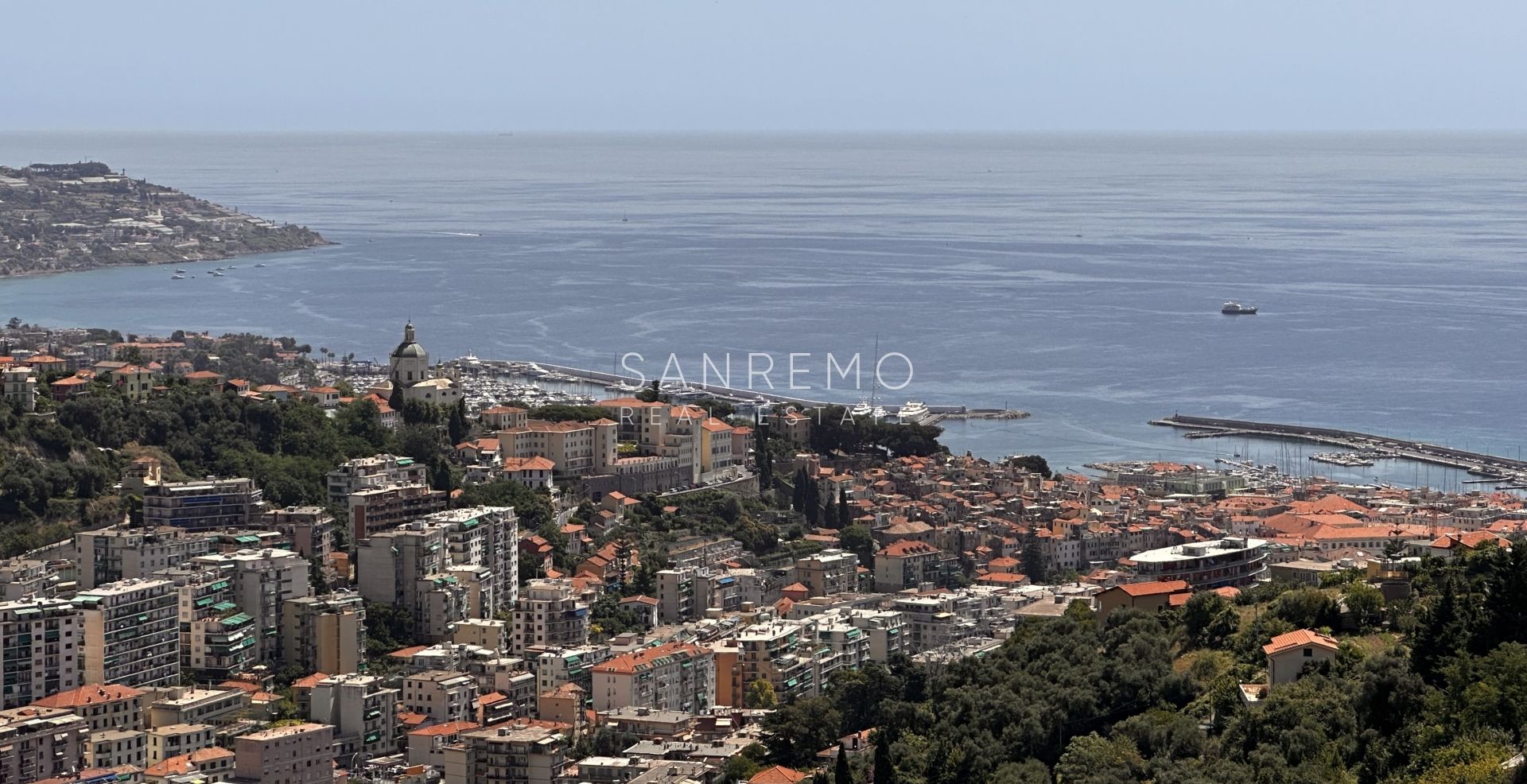 Bellissima villa con vista mozzafiato sul mare e sul porto della città