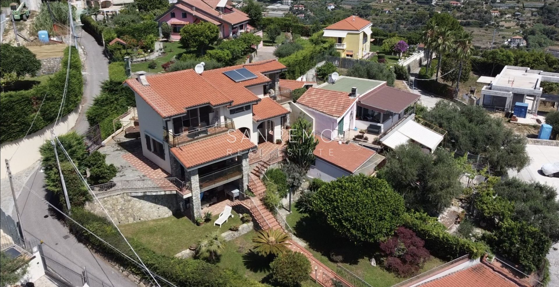 Bellissima villa con vista mozzafiato sul mare e sul porto della città