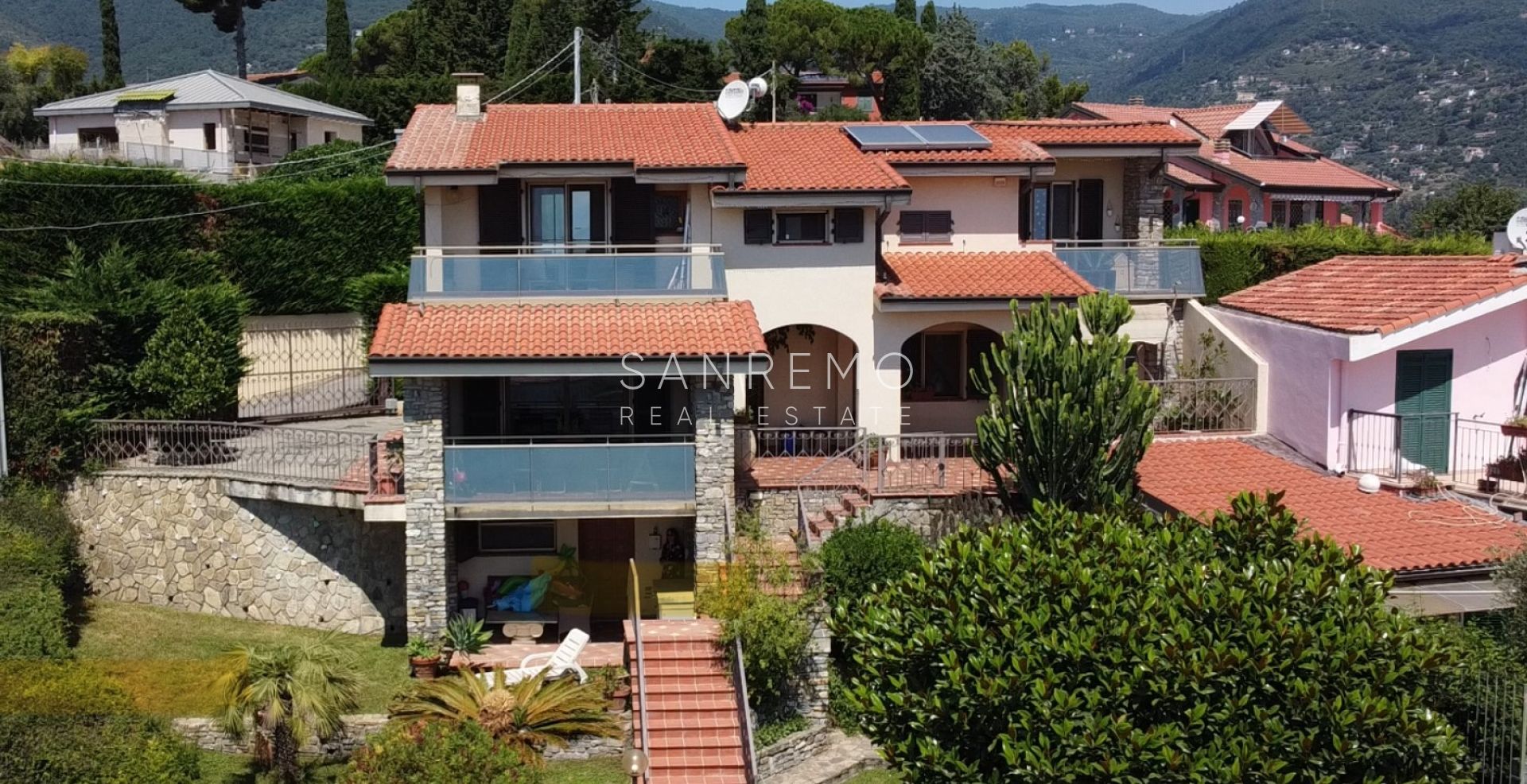 Bellissima villa con vista mozzafiato sul mare e sul porto della città