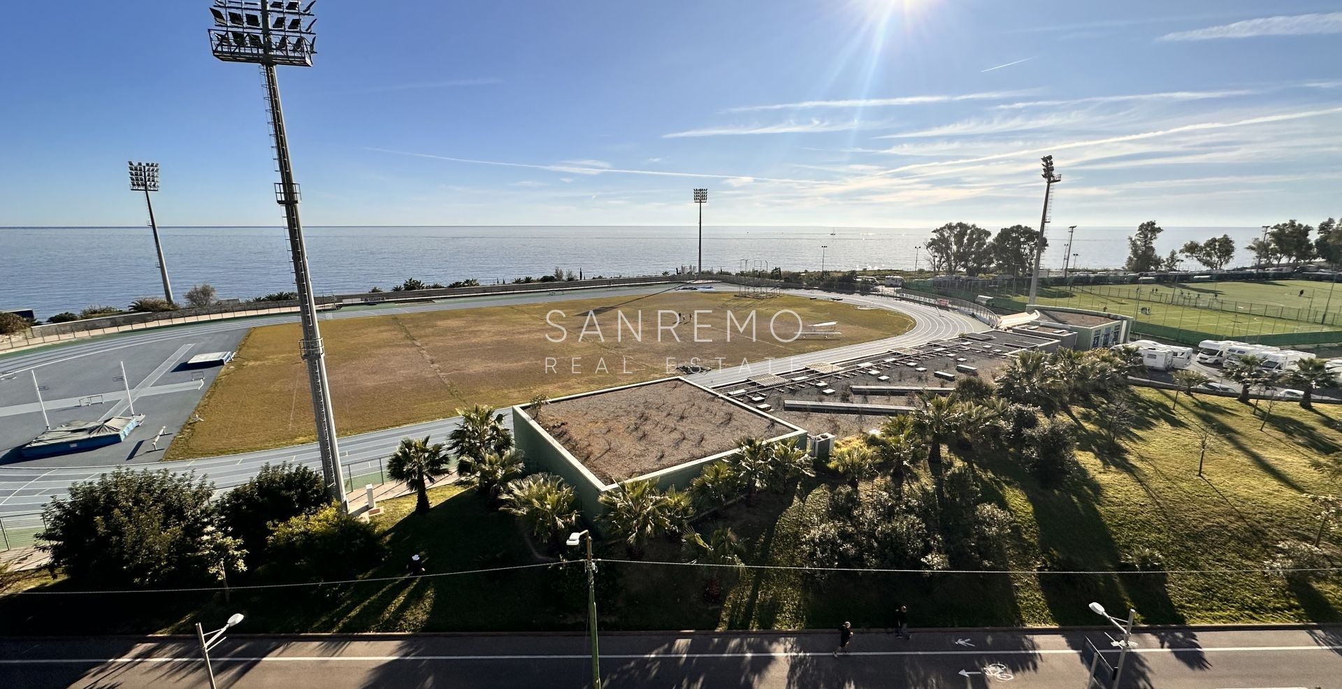 Attico, trilocale, con bella vista mare, di fronte alle spiagge ed alla pista ciclabile