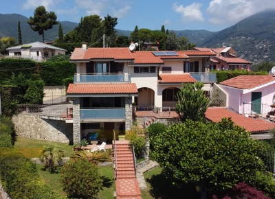 Bellissima villa con vista mozzafiato sul mare e sul porto della città